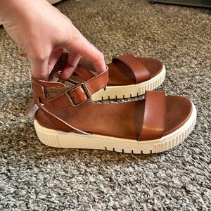 BKE Cognac Leather Platform Sandals with Ankle Buckle